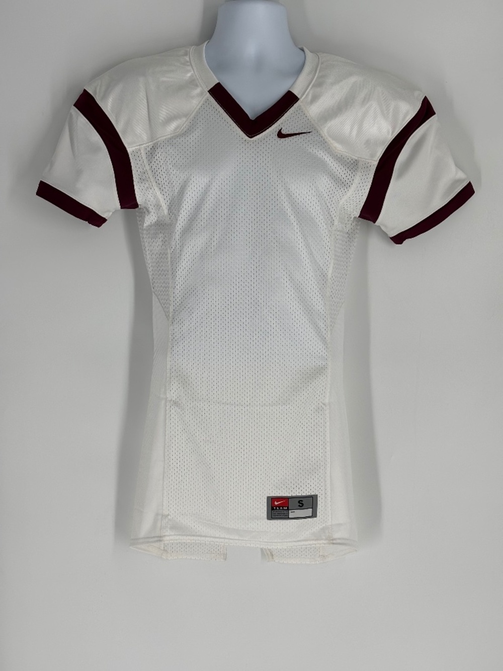 NWT Nike Mens Football Athletic Practice Mesh Jersey White / Burgundy Size: S